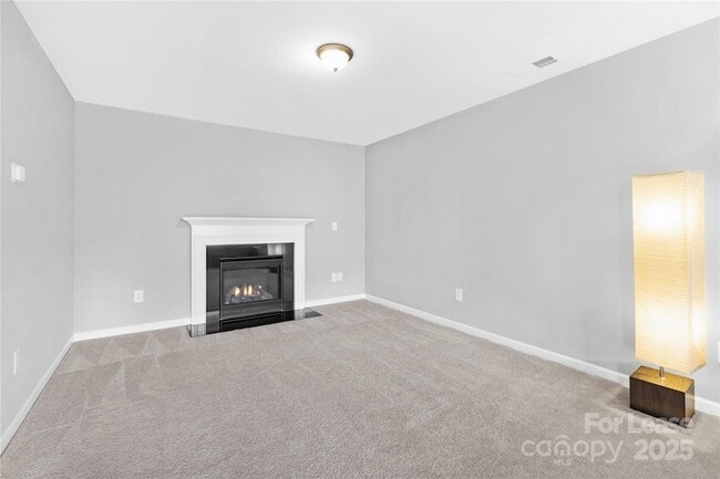 Building Photo - 5829 Dinsmore Ln