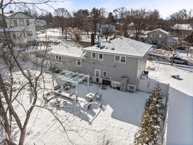 Building Photo - 446 Roedel Plz