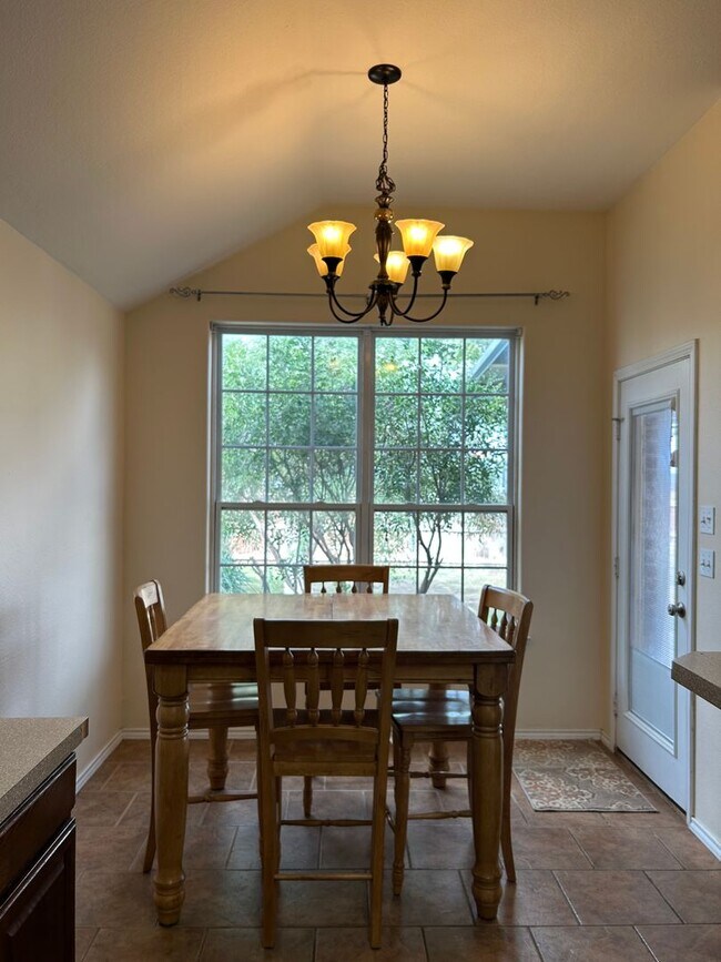 Building Photo - 6911 Stonegate Dr