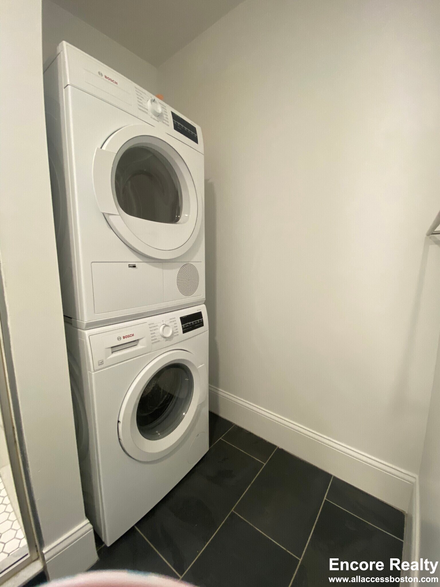 Building Photo - 124 Peterborough St