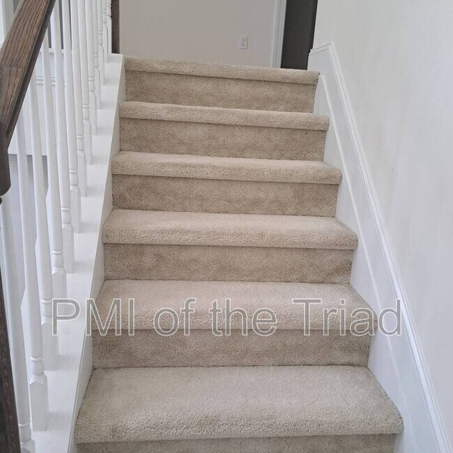 Building Photo - 811 Silver Leaf Dr