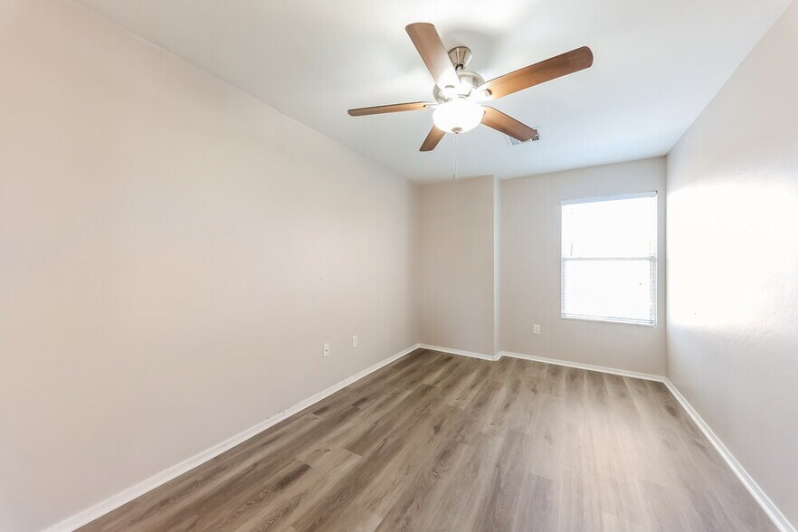 Building Photo - 12179 W Yuma St