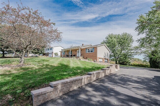 Building Photo - 979 Barclay Rd