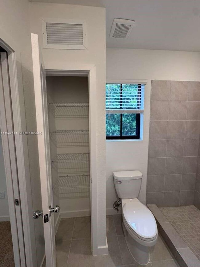 Building Photo - 1549 NE 3rd Ave