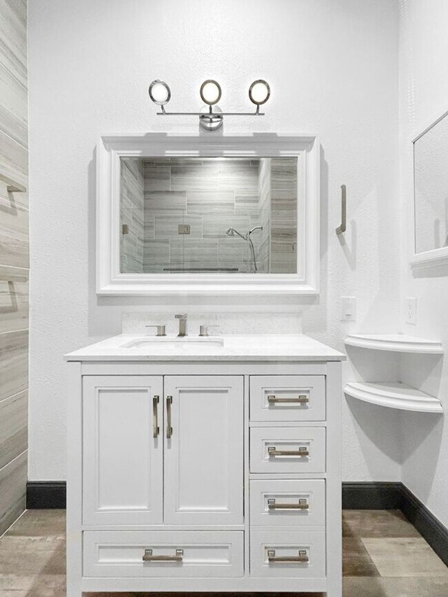 Building Photo - Spacious 1BR Duplex Near Beaches – Private Yard + Amenities! 1bed|1bath