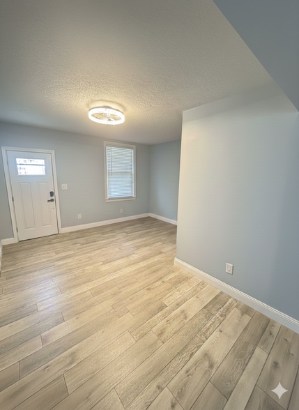 Building Photo - 919 Summer St