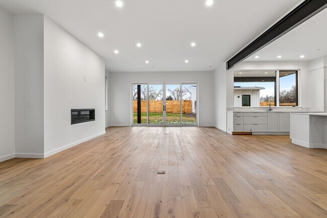 Building Photo - LUXURY LIVING 5 Bed 5 Bath New Home Located In Boulder- Available now!