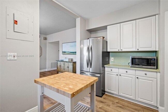 Building Photo - 9940 Collins Ave