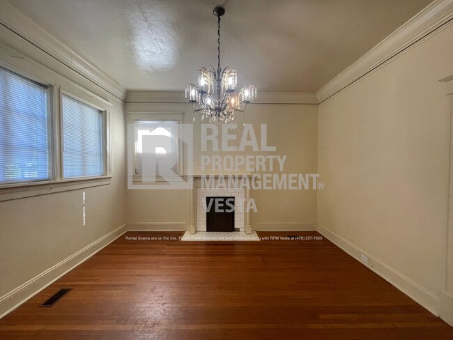 Building Photo - HALF OFF FIRST MONTH RENT - Historic Gem i...