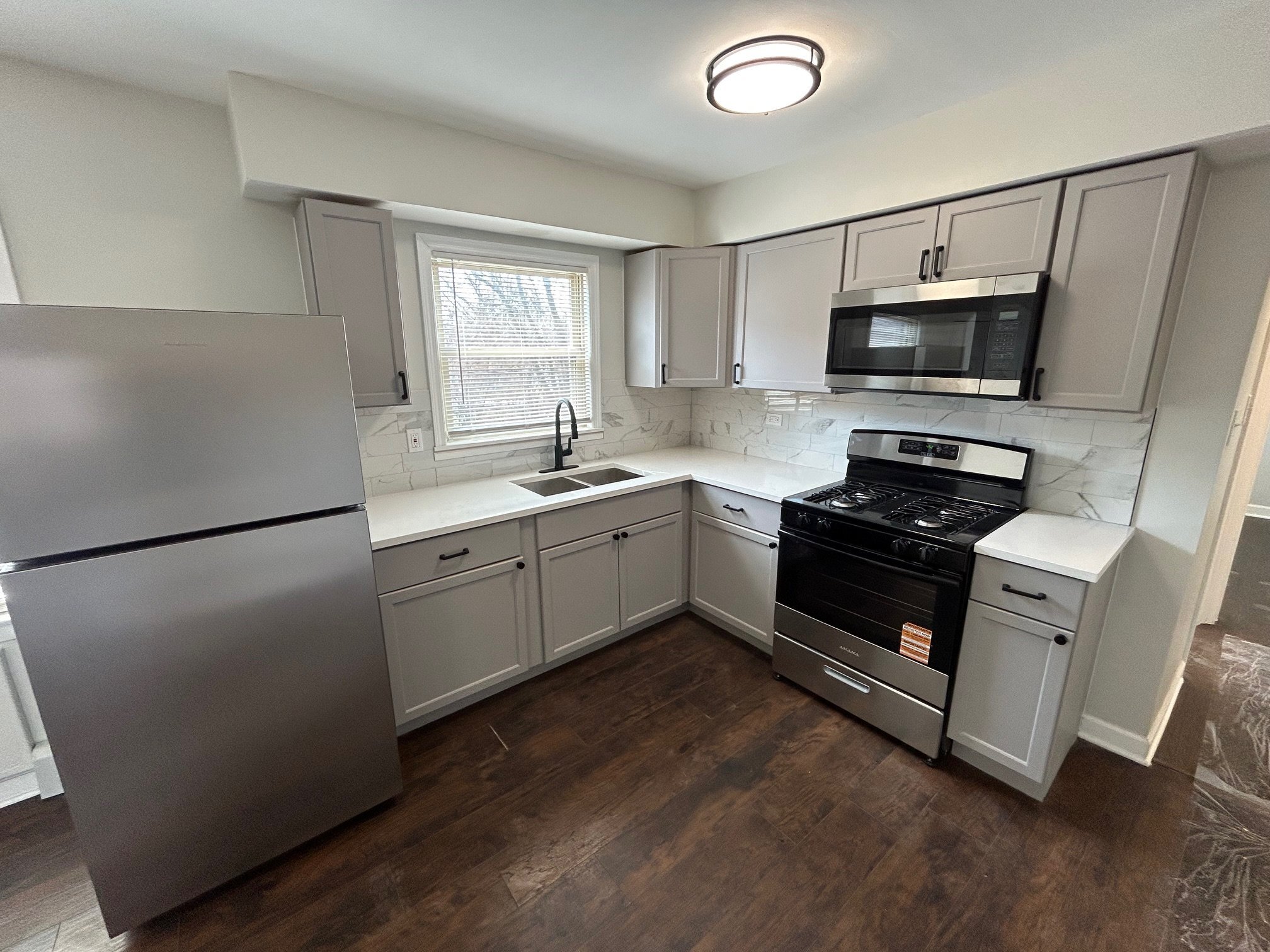 Building Photo - 7810 S Escanaba Ave