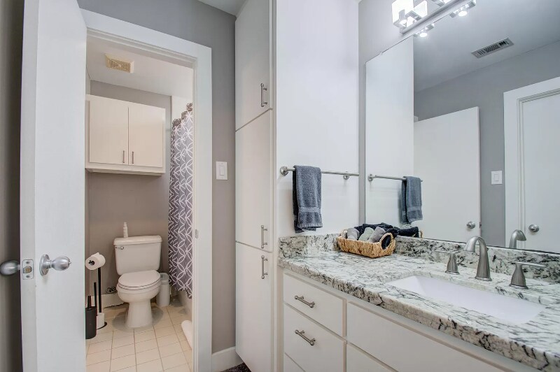 Building Photo - 9705 Riddlewood Ln