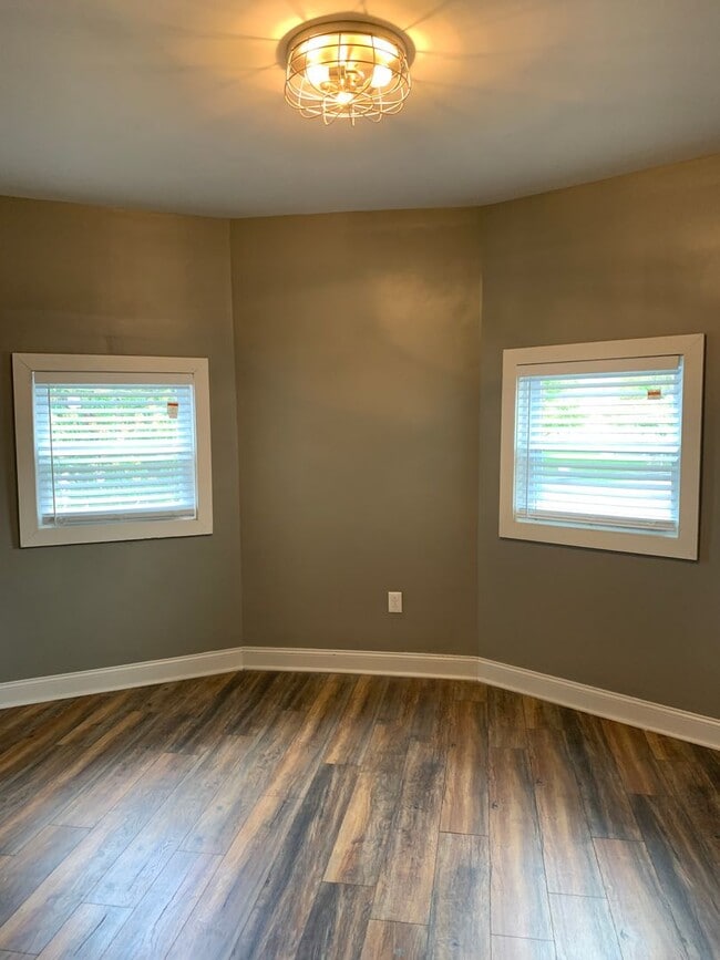 Building Photo - 544 N Sheridan Ave