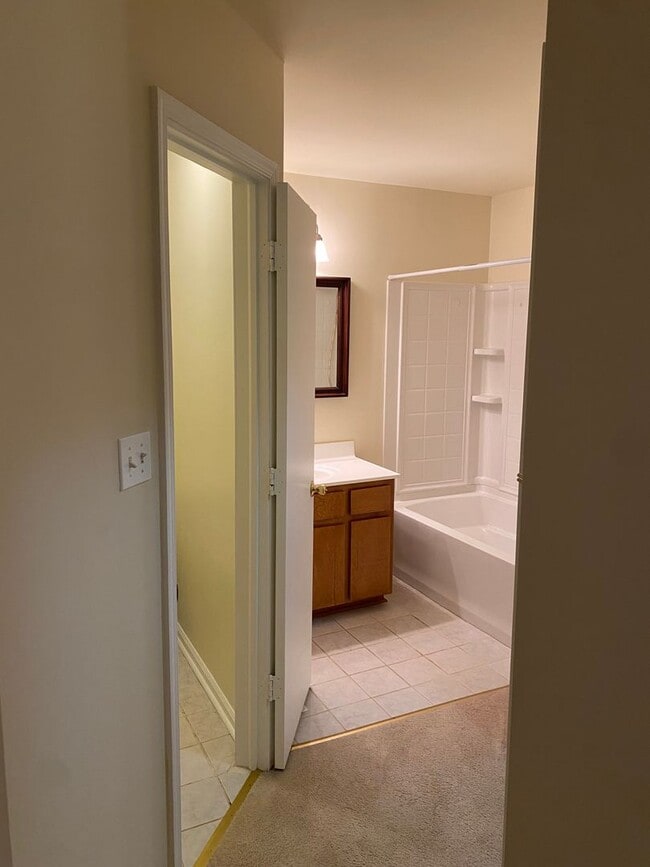 Building Photo - Three bedroom, 2 bath home with a large fe...
