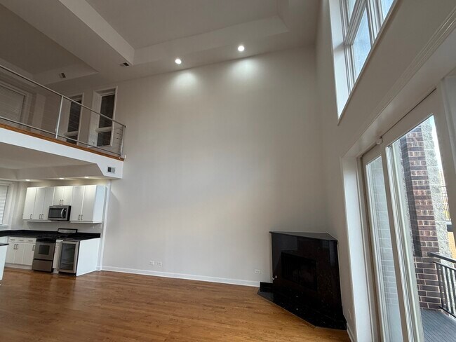 Building Photo - 1347 N Sedgwick St