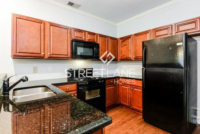 Building Photo - REDUCED! - NOW OFFERING FIRST FULL MONTH F...