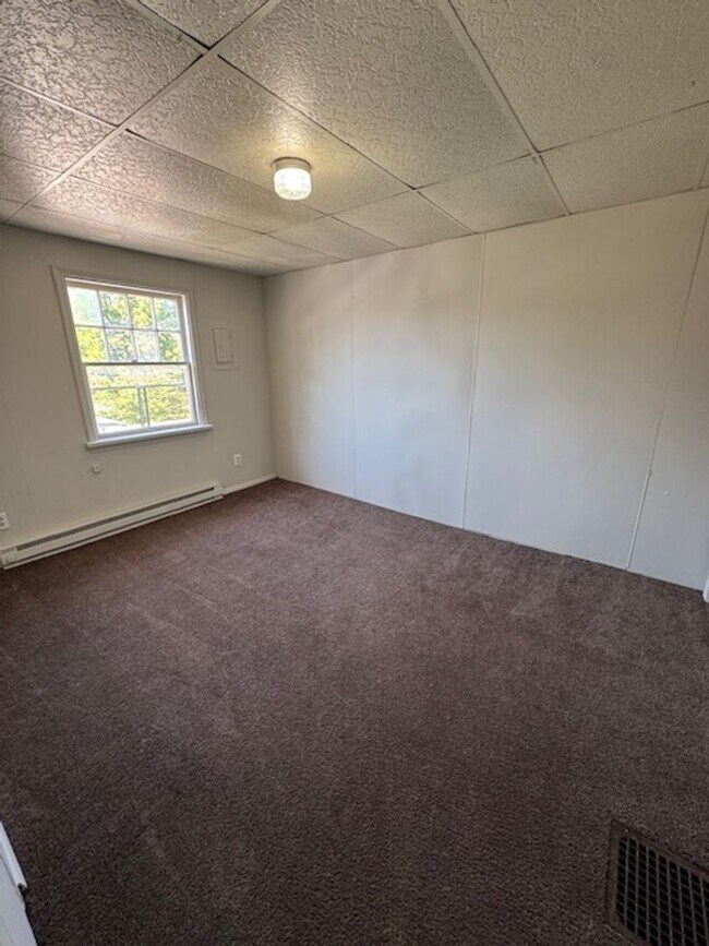Building Photo - 627 Kenwood Ave