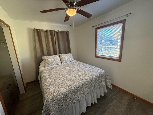 Building Photo - 320 W Barnes St