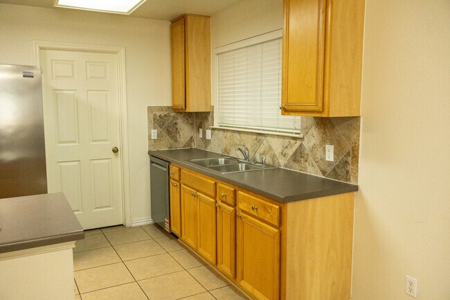 Building Photo - 1613 Apollo Cir