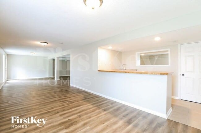 Building Photo - 800 Red Maple Dr