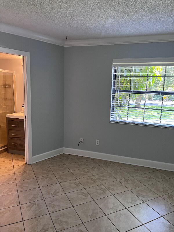 Building Photo - 2069 NE Collins Cir