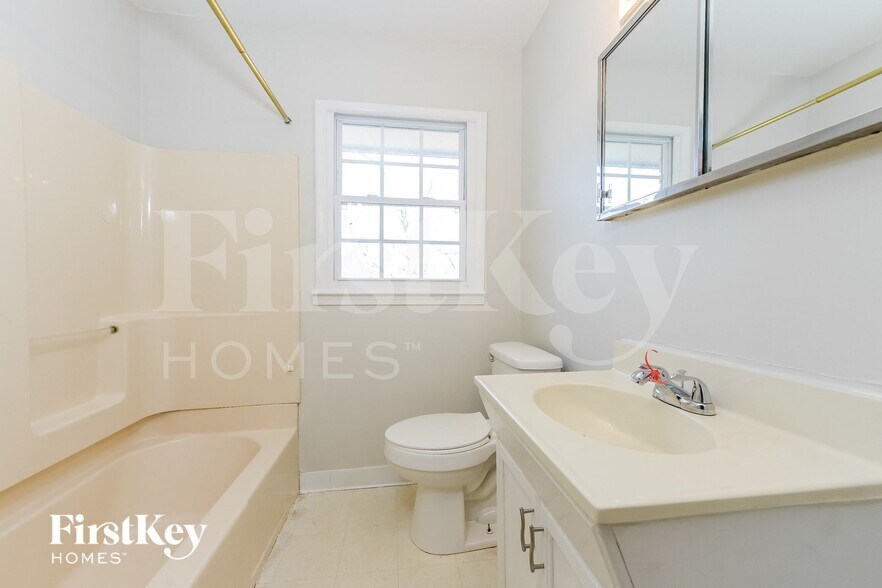 Building Photo - 7600 E 70th Terrace