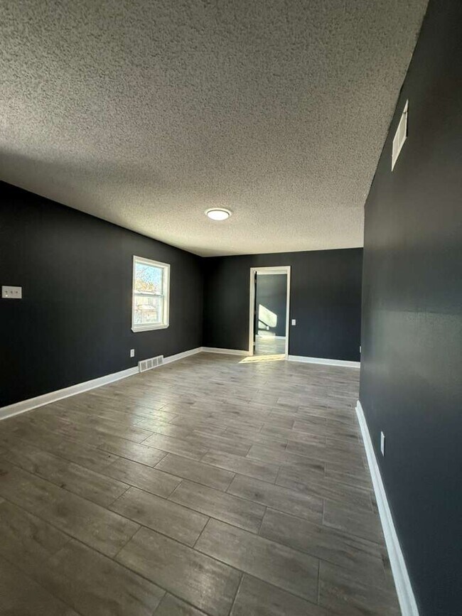 Building Photo - 1266 Russwood Rd