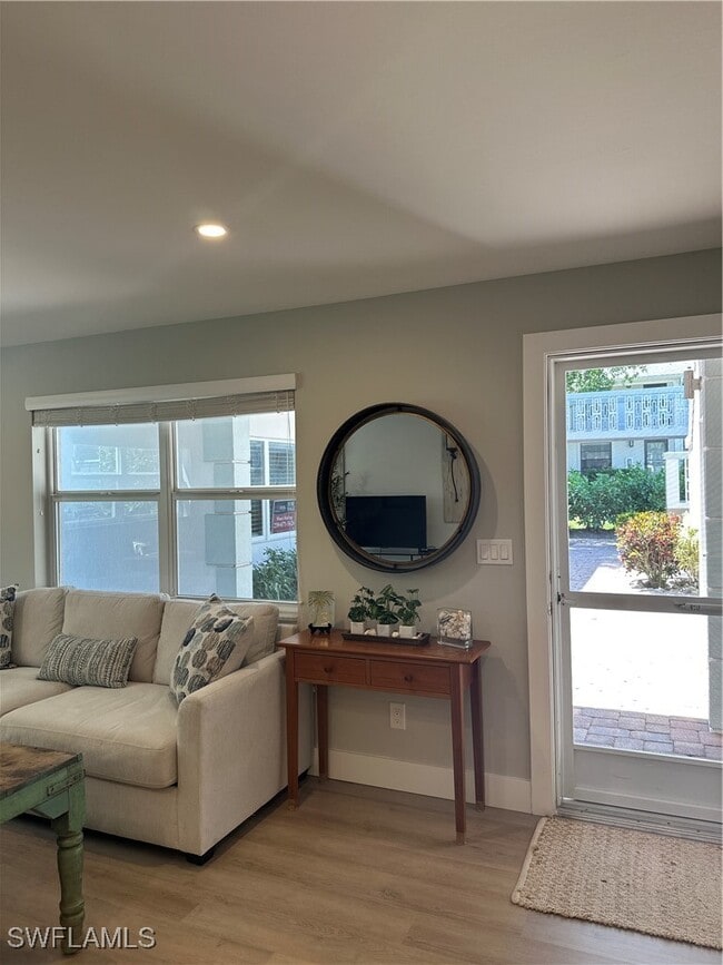 Building Photo - 780 10th Ave S