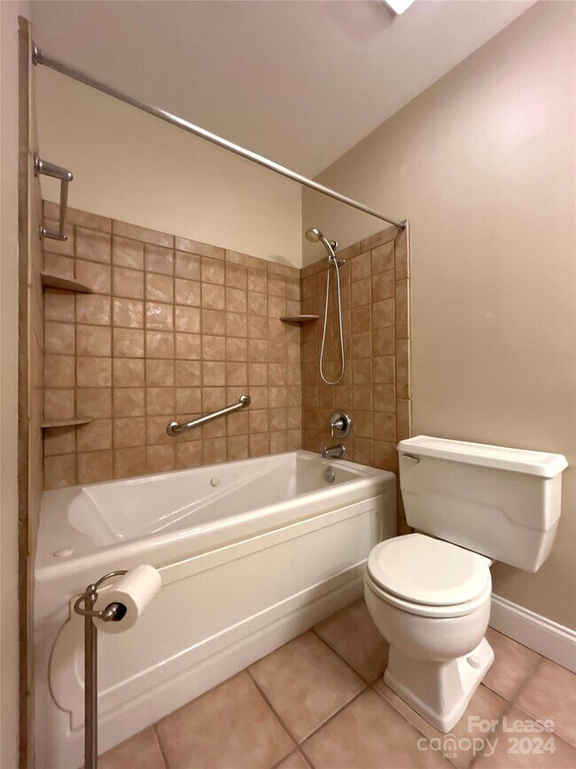 Building Photo - 6740 Constitution Ln