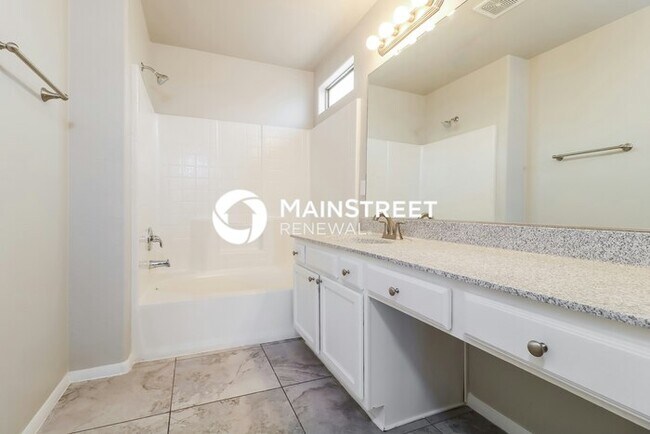 Building Photo - 3 Bedroom Pet-Friendly Home in Phoenix, AZ with Main Street Renewal