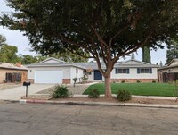 Building Photo - Large and updated 5 bedroom 4 bathroom hom...