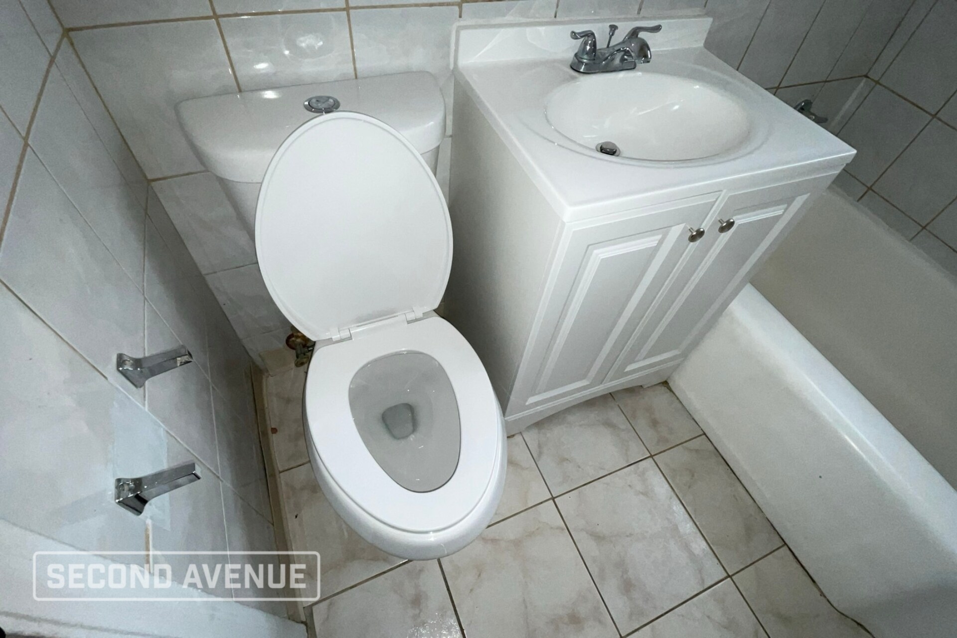 Building Photo - 10036 S Paxton Ave