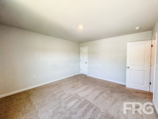 Building Photo - 1313 Riverstone Dr