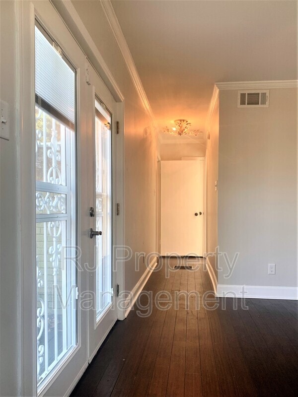 Building Photo - 3810 Montclair Dr