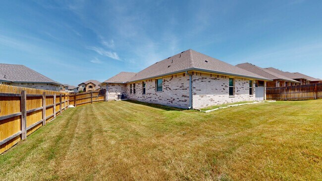 Building Photo - CHECK OUT THIS 4 BEDROOM, 2 BATH, 3 CAR GARAGE HOME IN HARKER HEIGHTS!