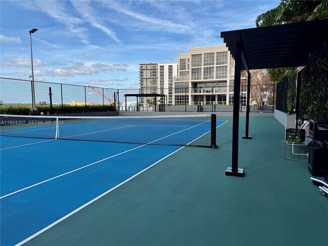 Building Photo - 121 NE 34th St