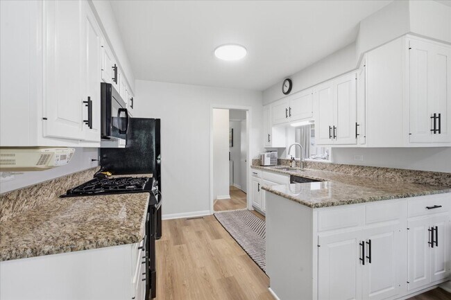 Building Photo - 116 W Sturtz St