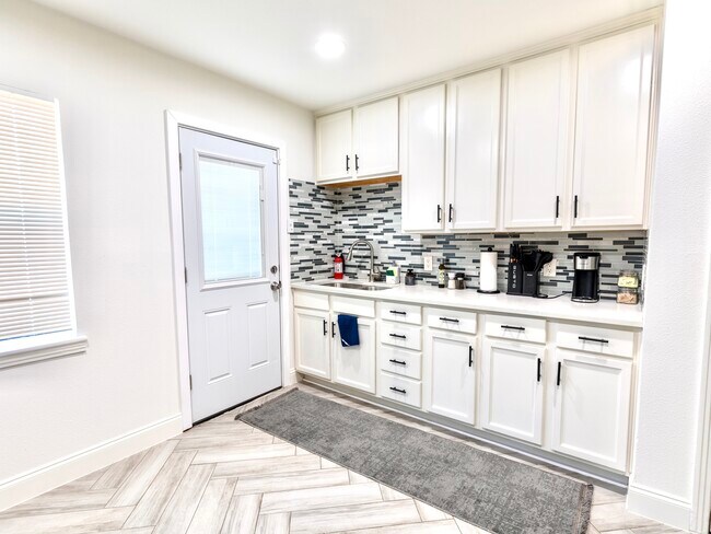 Building Photo - 2808 Grayson Dr
