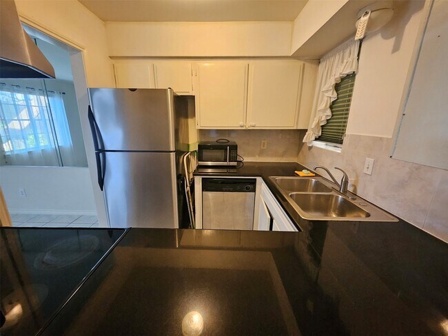 Building Photo - 7900 Westheimer Rd