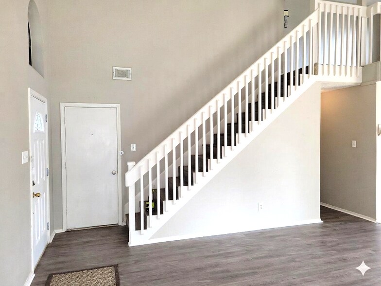 Building Photo - 6301 Fairlane Dr