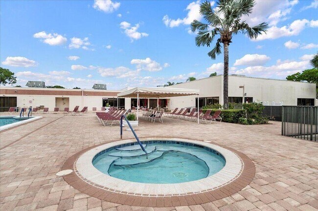 Building Photo - 4734 Lucerne Lakes Blvd E