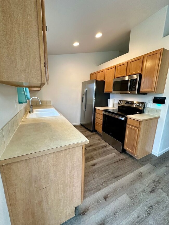 Building Photo - 3332 SW Metolius Meadow Ct