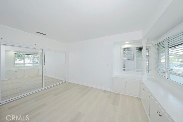 Building Photo - 2149 Victoria Dr