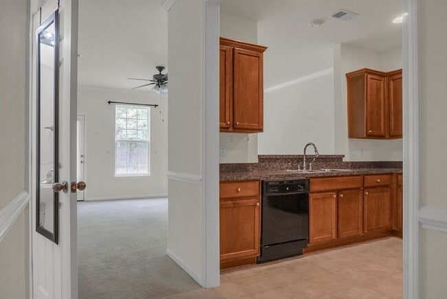 Building Photo - 215 Hemingway Cir