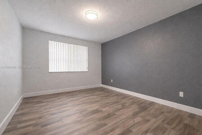 Building Photo - 10909 NW 43rd Ln