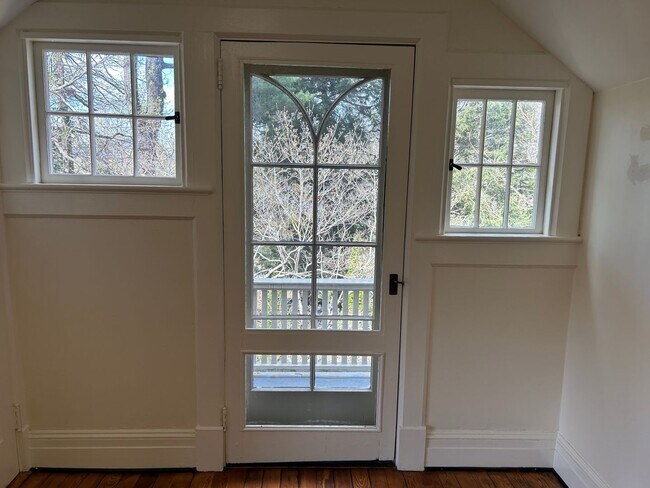 Building Photo - North AVL -  Renovated Arts & Crafts Cottage