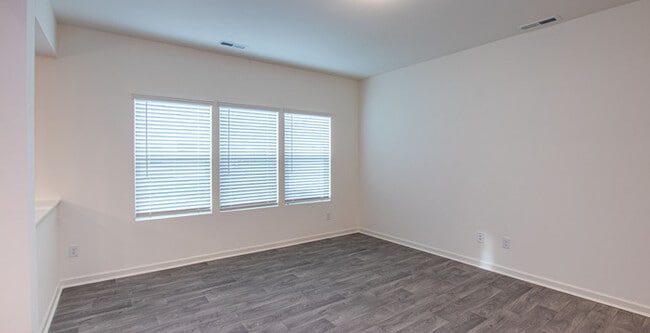 Building Photo - 3BD/2.5 Bath Townhome in Midland Wyntree Community- JANUARY 2026