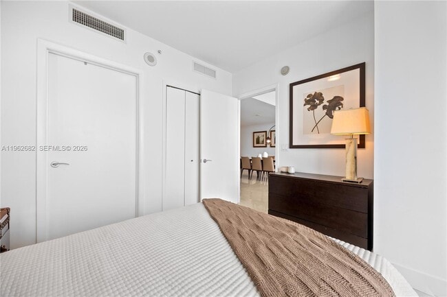 Building Photo - 17001 Collins Ave