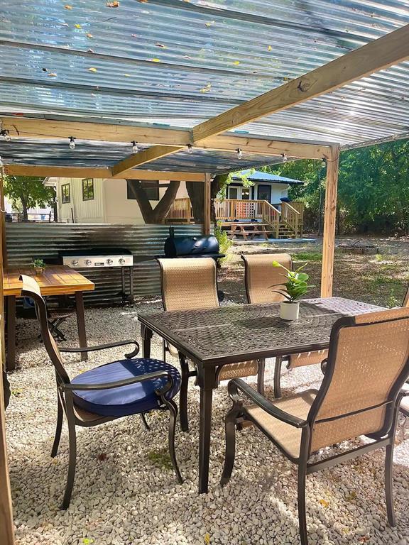 Building Photo - 1582 Valley Dr