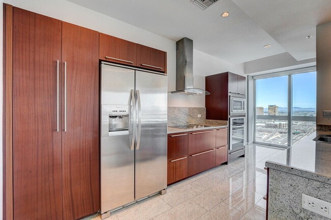 Building Photo - 4471 Dean Martin Dr