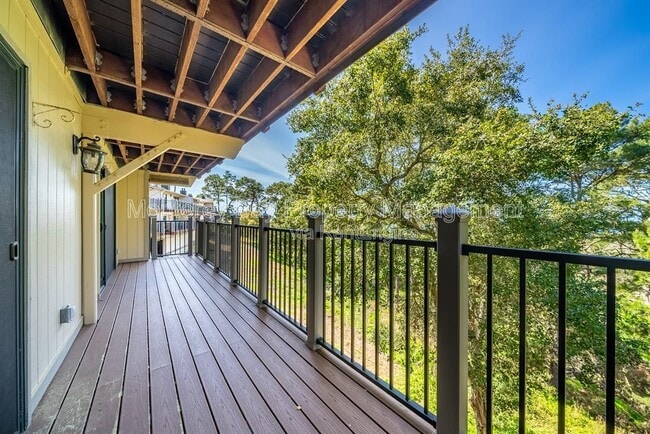 Building Photo - 250 Forest Ridge Rd